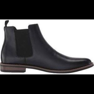 Black men’s Chelsea boots size 7